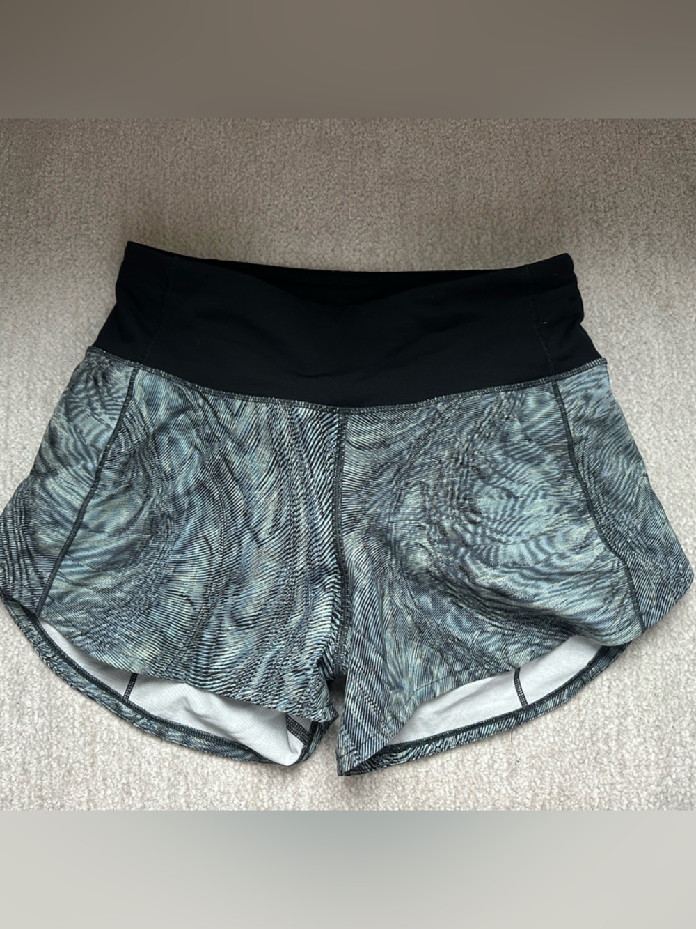 lululemon Blue-Green Patterned Women’s speed up Shorts- Size 2, 4 inch